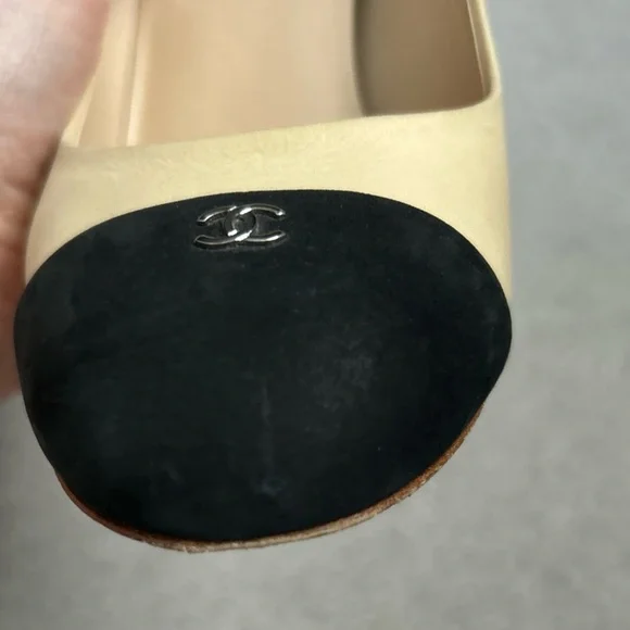❗️SOLD❗️ CHANEL Beige And Black Goatskin Cap Toe Heels CC Size 37 US 7 Pumps - Picture 13 of 14